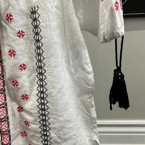 NWOT Boho top with embroidery - Picture 4 of 11